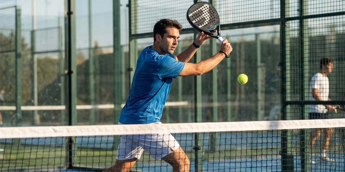 Tu joues souvent au padel mais tu progresses peu ? Voici le plan d’attaque du coach